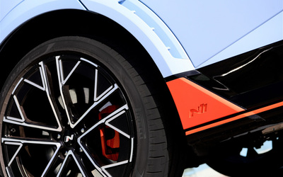 Hyundai Ioniq 5 N steht auf Pirelli P Zero Reifen