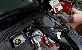 Batterieausfall vorbeugen: Checkliste für den Autofahrer