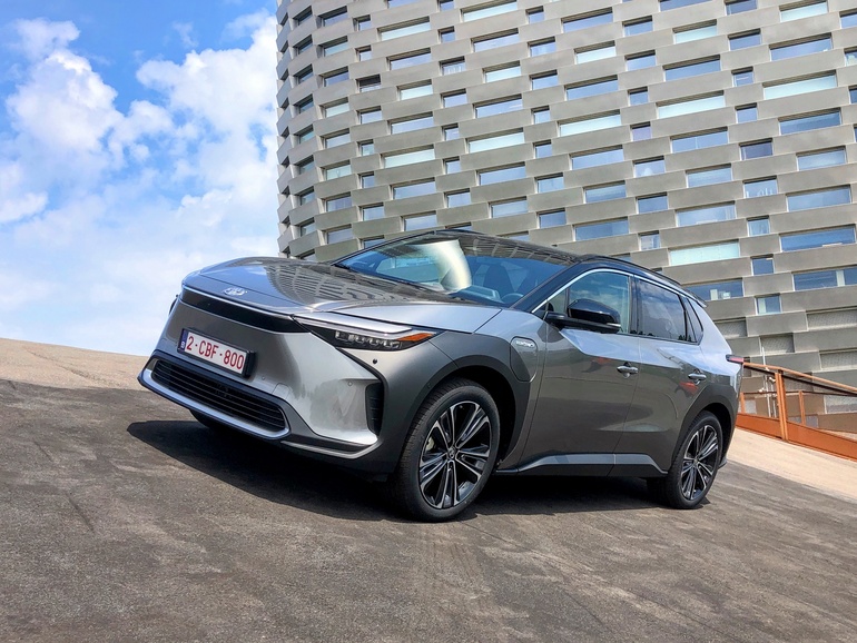 Mit dem Toyota bZ4X in eine vollelektrische Zukunft