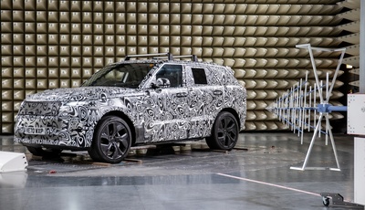 Jaguar Land Rover testet elektromagnetische Verträglichkeit
