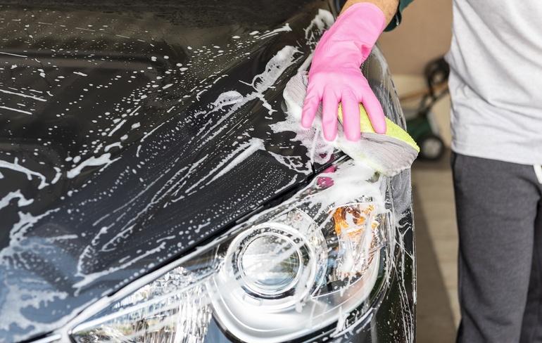 Nur acht Prozent der Deutschen wäscht sein Auto wöchentlich