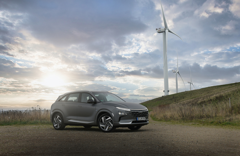 mid Groß-Gerau - Während seines Aufenthalts in Esbjerg machte Hyundai auch einen Zwischenstopp auf einem Grundstück, das von dem Schweizer Unternehmen für erneuerbare Energien H2 Energy Europe erworben wurde. Hyundai