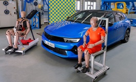 Opel feiert 50 Jahre Sicherheitsgurt
