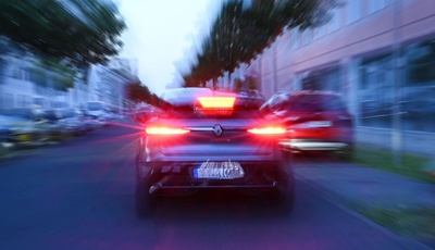 Trotz Bremsassistenten im Notfall selbst in die Eisen