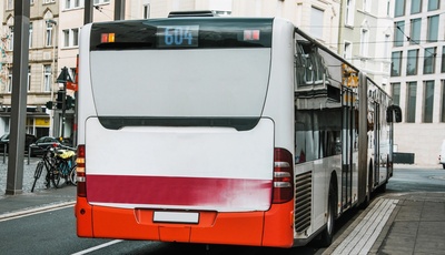 Schulbus überholen: Wann und wie erlaubt