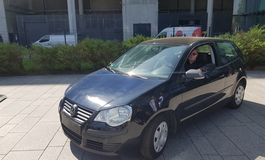 Solarzellen auf der Motorhaube