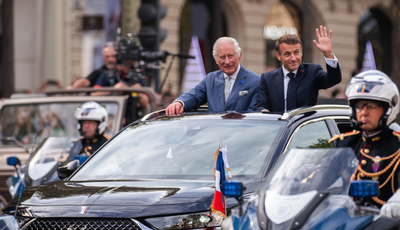 King Charles und Macron im DS 7 Crossback Presidentiel