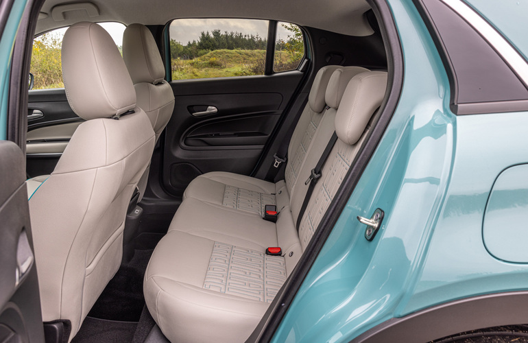 mid Dreieich - Zwei Isofix-Systeme für Kindersitze sind im 600e verbaut. Mike Neumann / mid