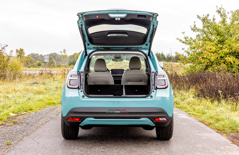 mid Dreieich - Klappt man die im 60:40 Format teilbare Rückbank um, so erweitert sich das Ladevolumen auf 1.231 Liter. Mike Neumann / mid