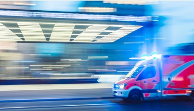 Auch ein Rettungswagen muss vorsichtig fahren