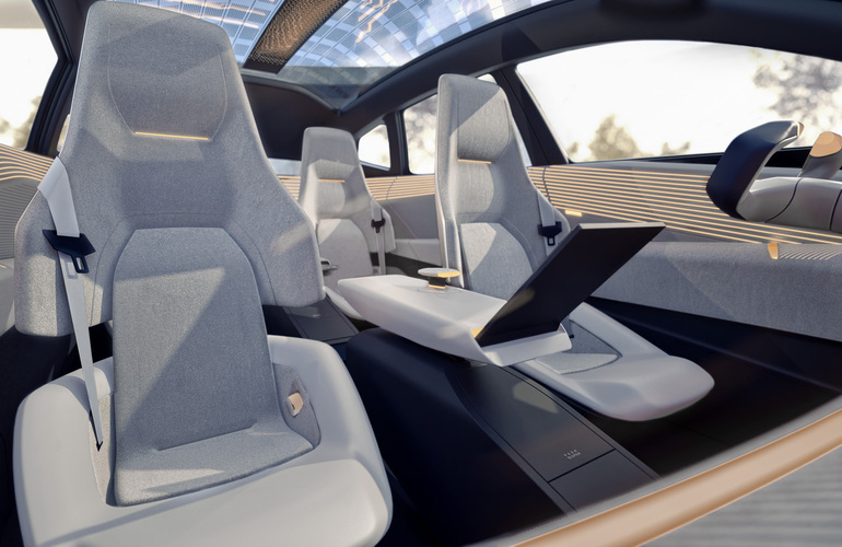 mid Groß-Gerau - Ein KI-gestützter Avatar kommuniziert über Displays im Exterieur (