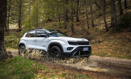 Jeep präsentiert den Avenger 4xe