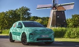 Skoda zeigt den Elroq im Tarnanzug