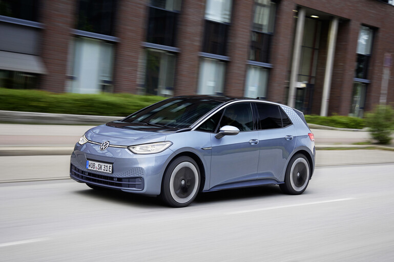 Umfrage unter E-Auto-Nutzern - Nur 1 Prozent will wieder Verbrenner Umfrage unter E-Auto-Nutzern - Nur 1 Prozent will wieder Verbrenner
