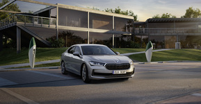 Skoda Superb Limousine - Nun auch mit Stecker 