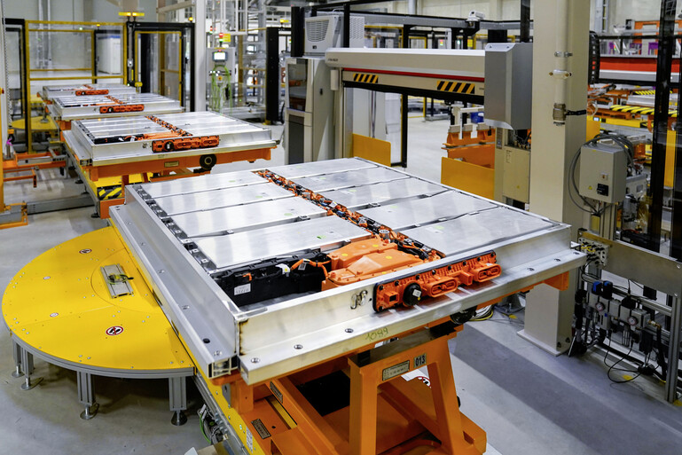 Lebensdauer von Batterien   - Reparatur-Spritze für das E-Auto  